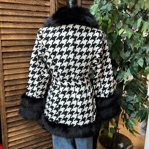 STUNNING Houndstooth Faux Fur collar & cuffs Belted Coat! It’s simply BEAUTIFUL! - Picture 9 of 16